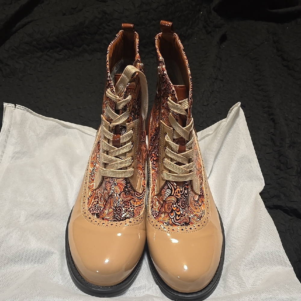Paisley Lace-Up Boots - Tan and Brown